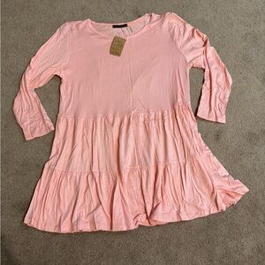 ⭐️ Staccato women’s top size small. NWT